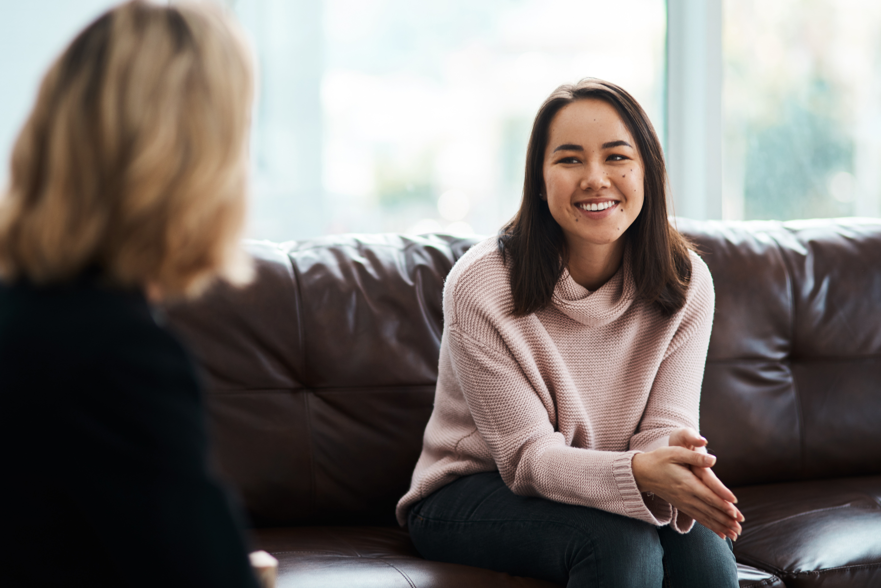 person-chatting-on-the-couch_601592918